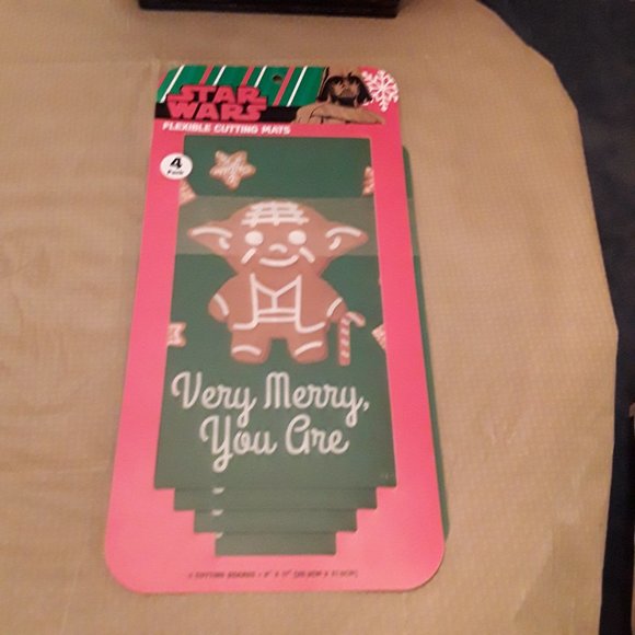 Star Wars Flexible Cutting Mats 4-Pack Holiday Yoda Design 8 x 11 in - Picture 1 of 4